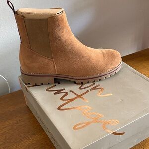 Crown Vintage Tan Ankle Boots